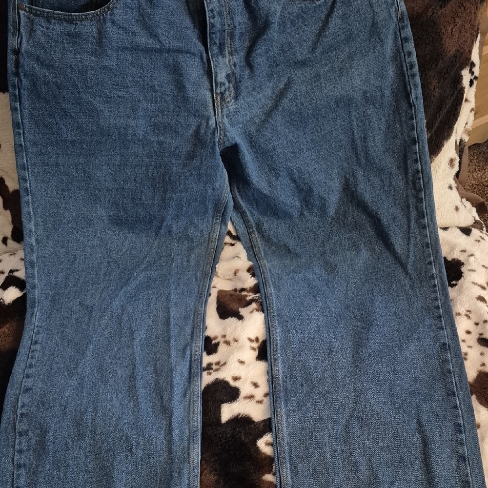 Blue MOUNTAIN, Classic Blue Relaxed Fit Jeans for Men. WAIST 40. - Picture 4 of 12